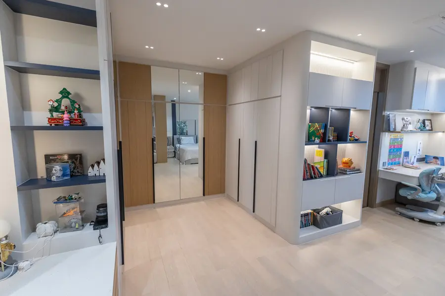 Bedroom storage and circulation detail