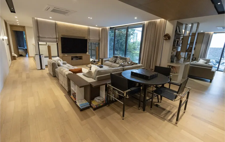Second-floor family room with expansive seating